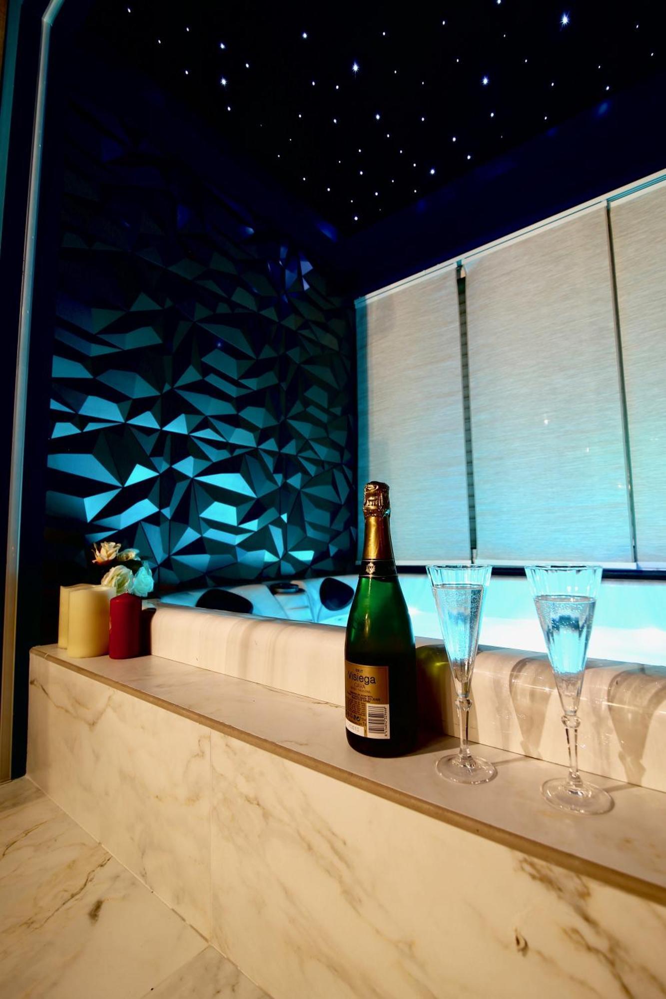 Flower Suite And Spa La Seyne-sur-Mer Exterior photo